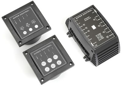 Kontrollpanel for to viskermotorer